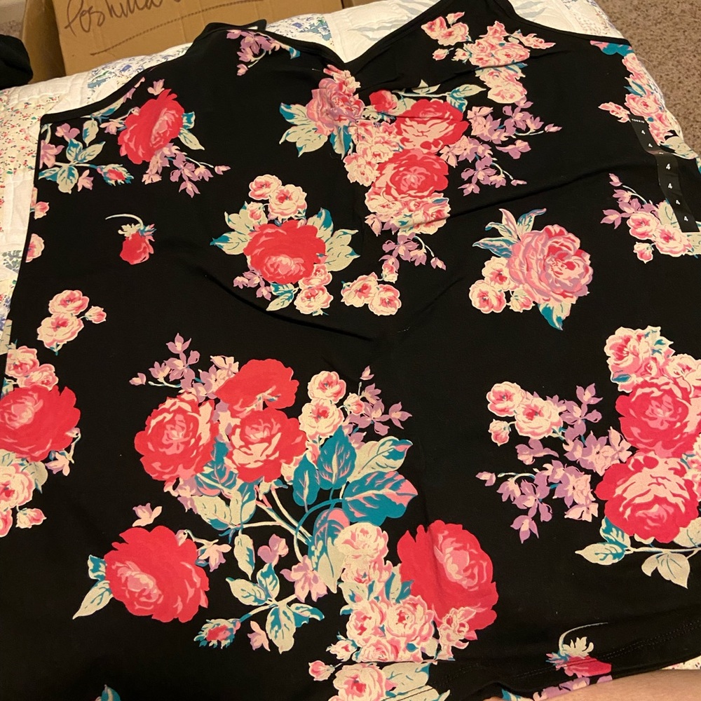 From brunch to the boardroom, this floral can handle it!